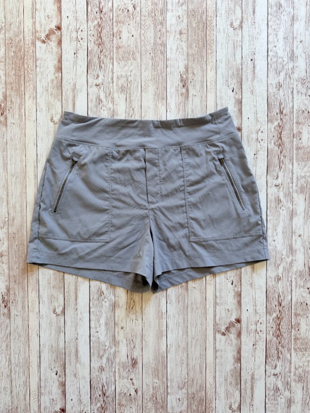 Athleta Trekkie North Athletic Shorts sz 8 Light Gray Women's Zip Pockets Mid R